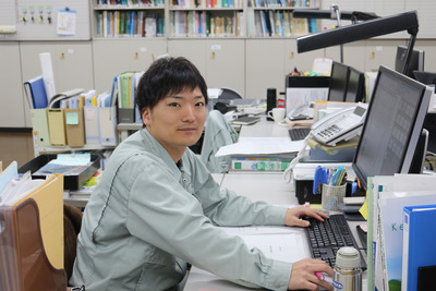 先輩社員の写真１